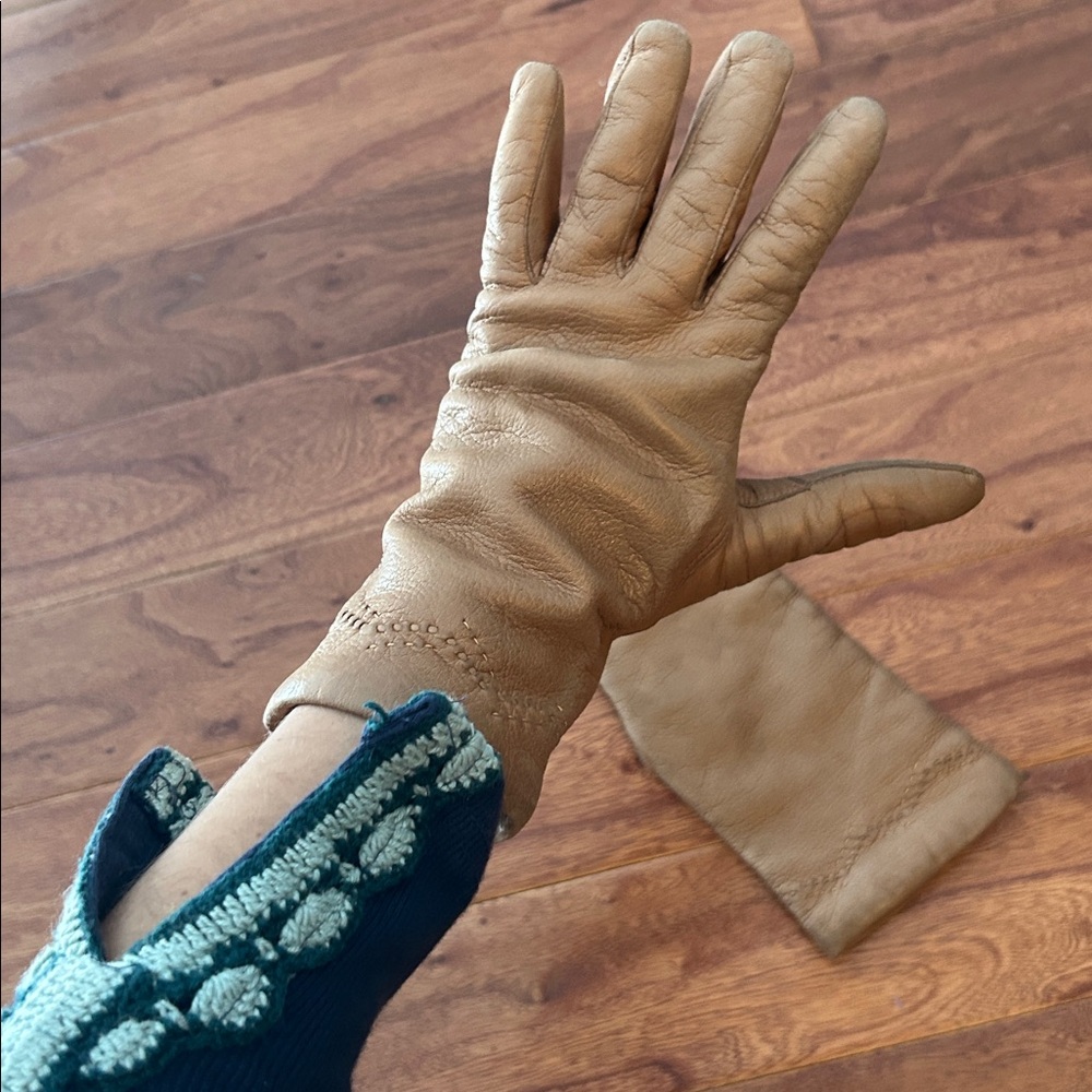 Alexander's Genuine Leather Tan Gloves Size 7